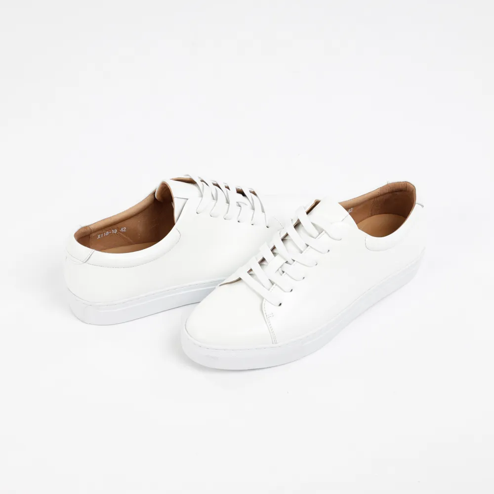Sneakers lace-up flats in genuine leather made from cow hide 100%