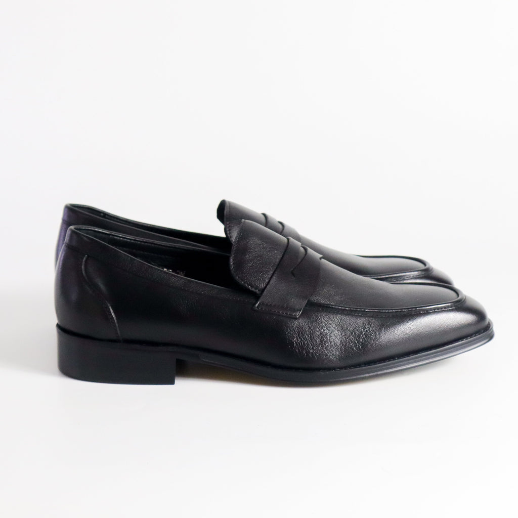 Brady Leather classic penny loafers in Black