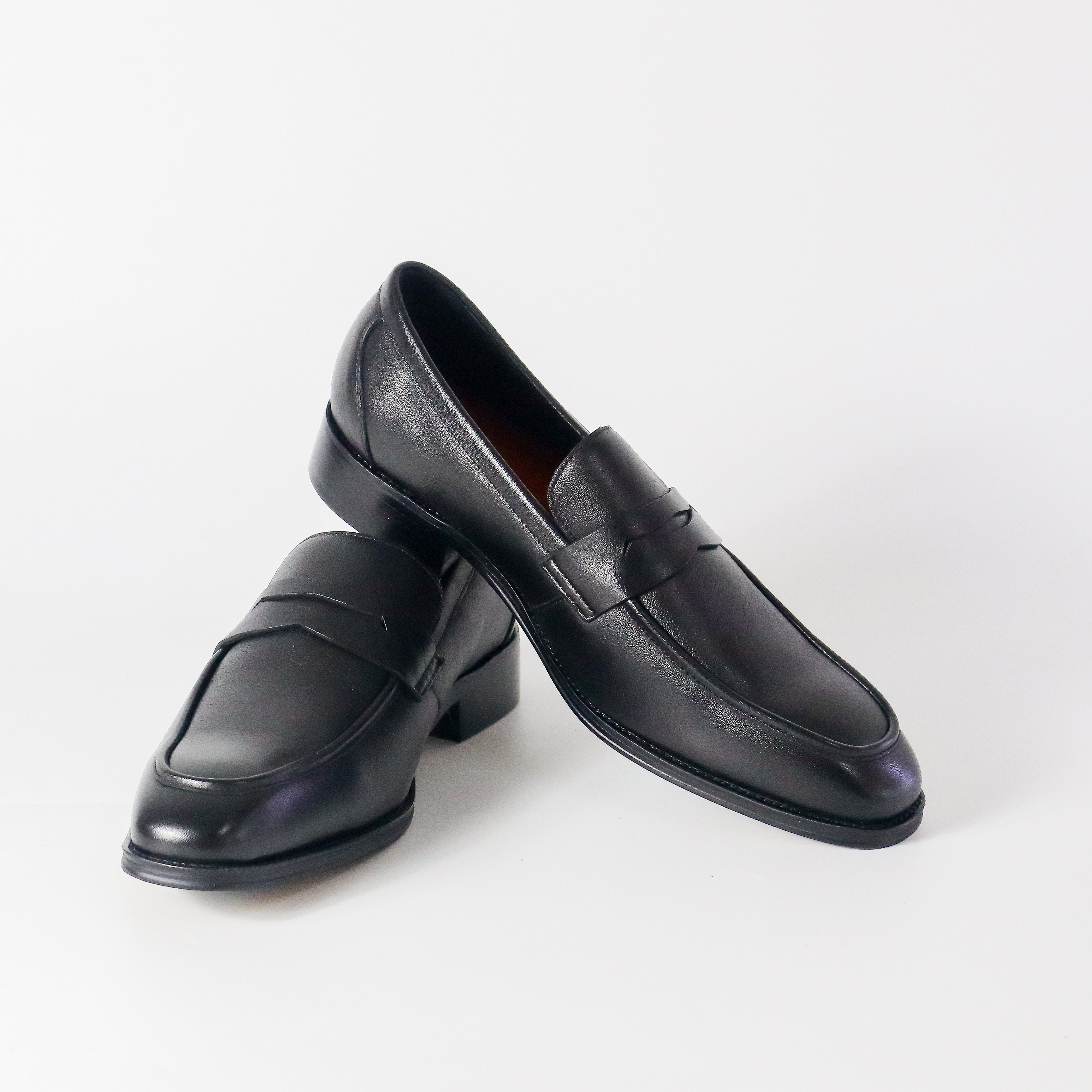 Brady Leather classic penny loafers in Black