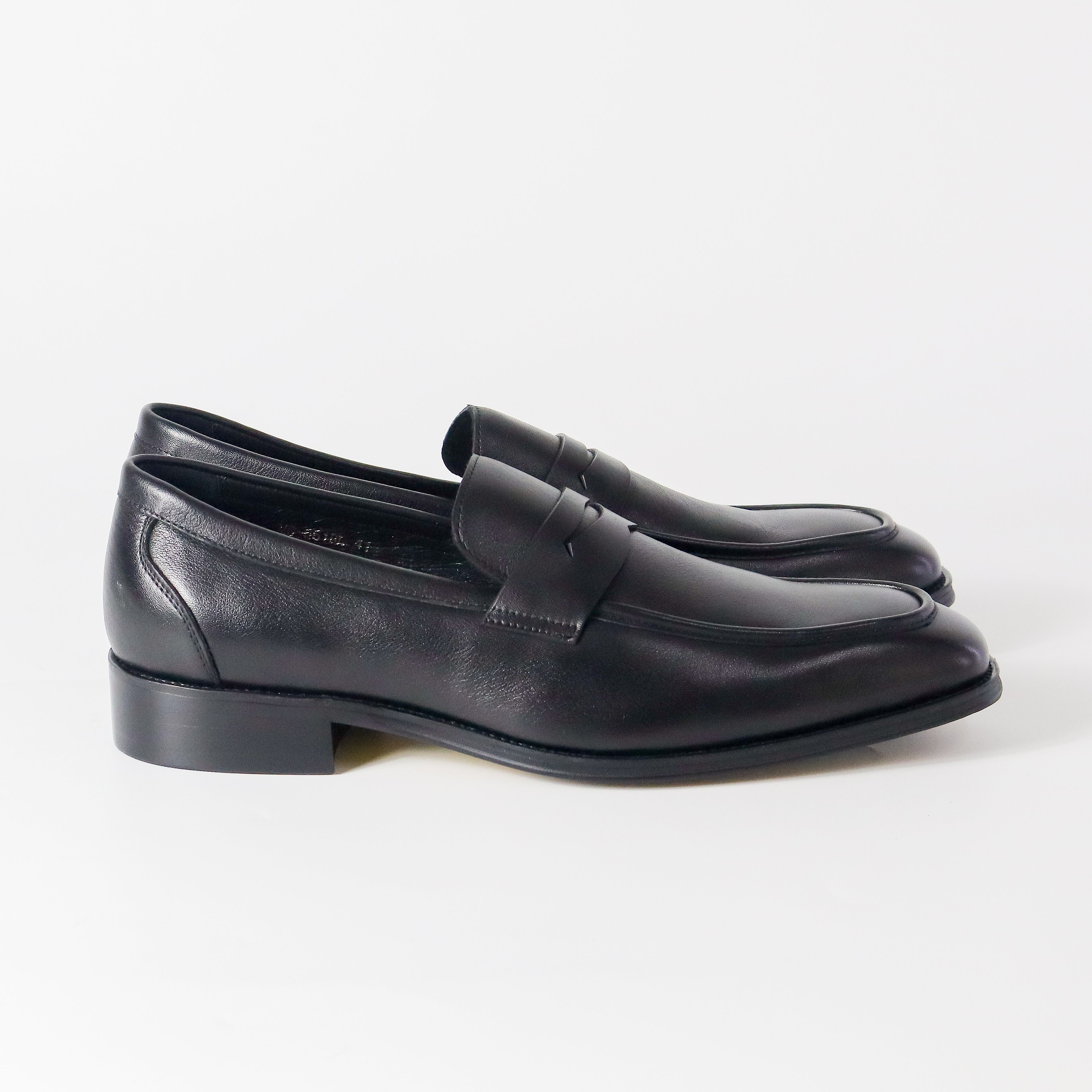 Brady Leather classic penny loafers in Black