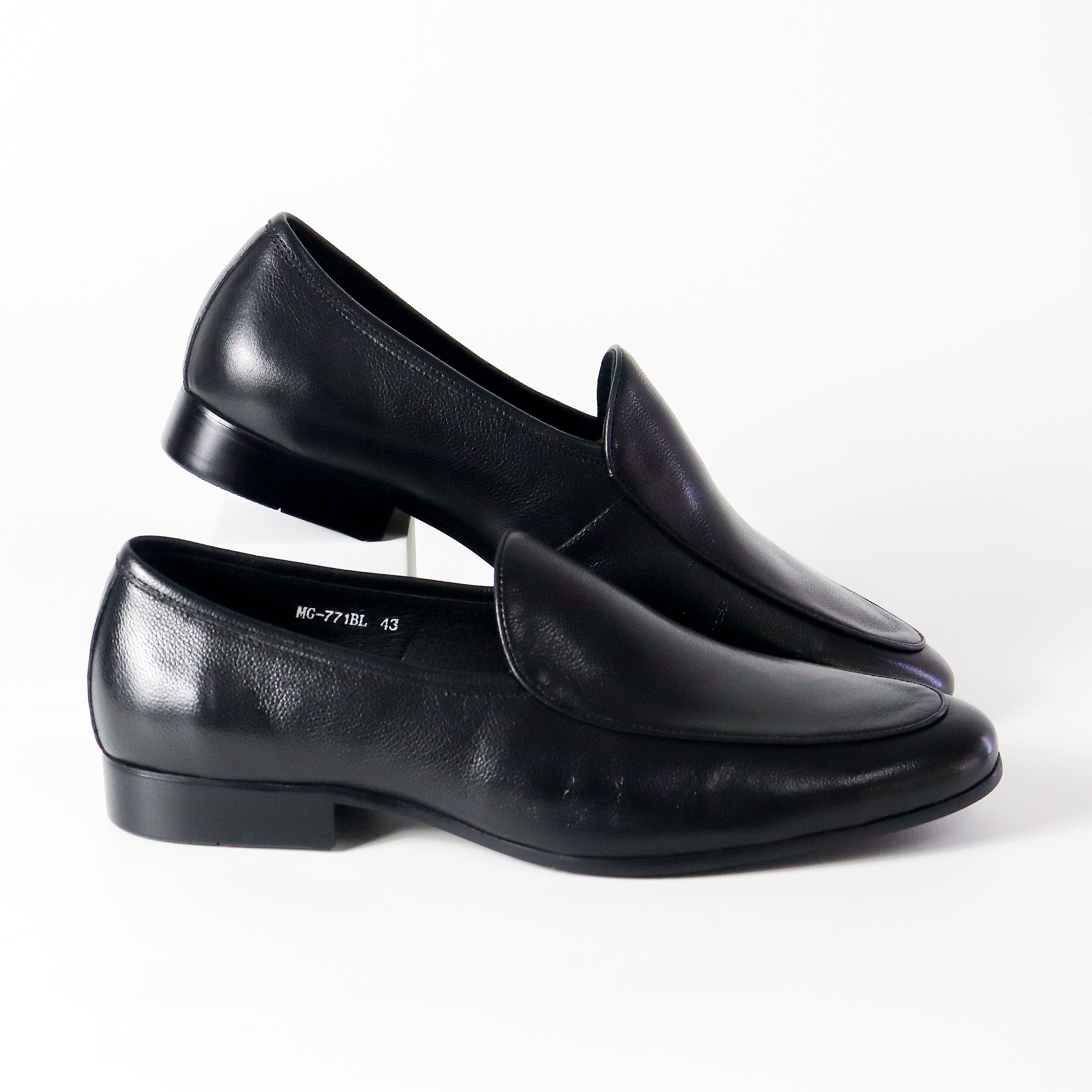 Louise Leather Loafer Business Shoes in Dark black