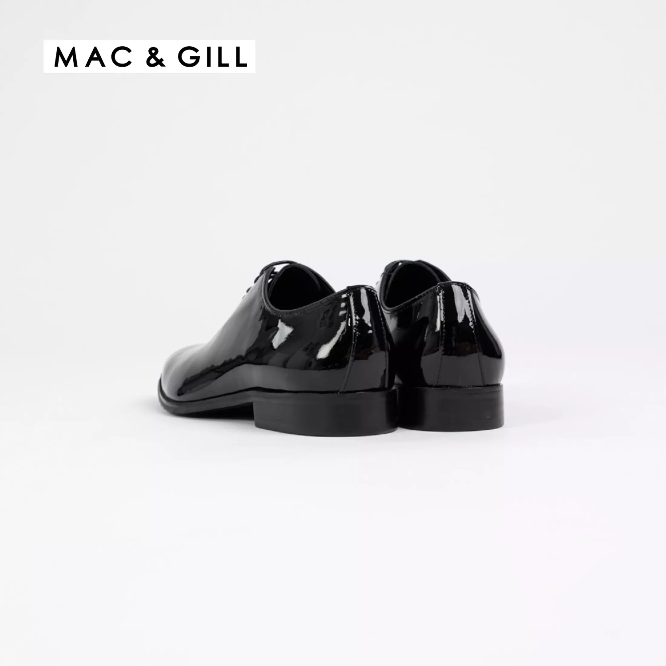 Oxford Laced up Patent Leather Shoes in Black