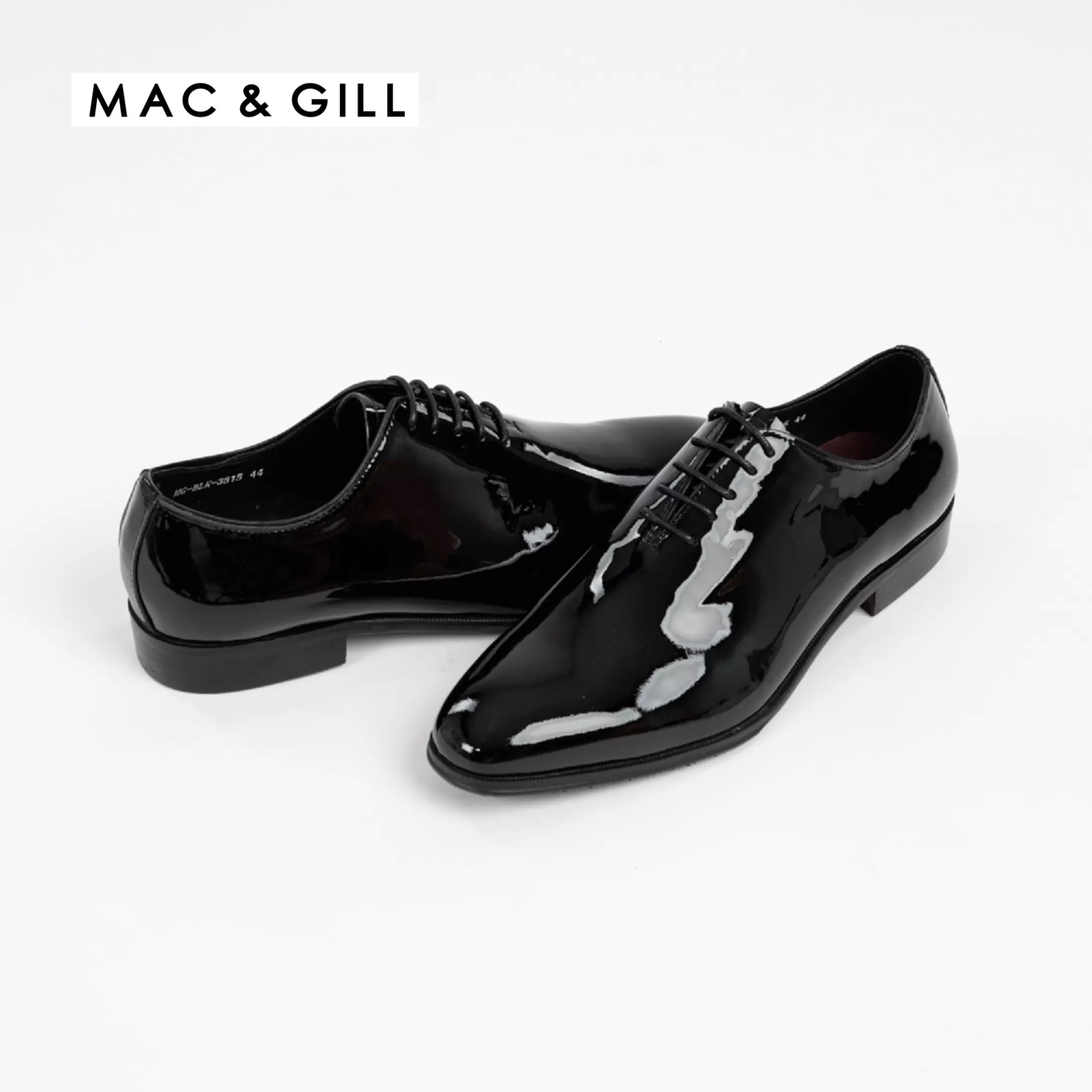 Oxford Laced up Patent Leather Shoes in Black